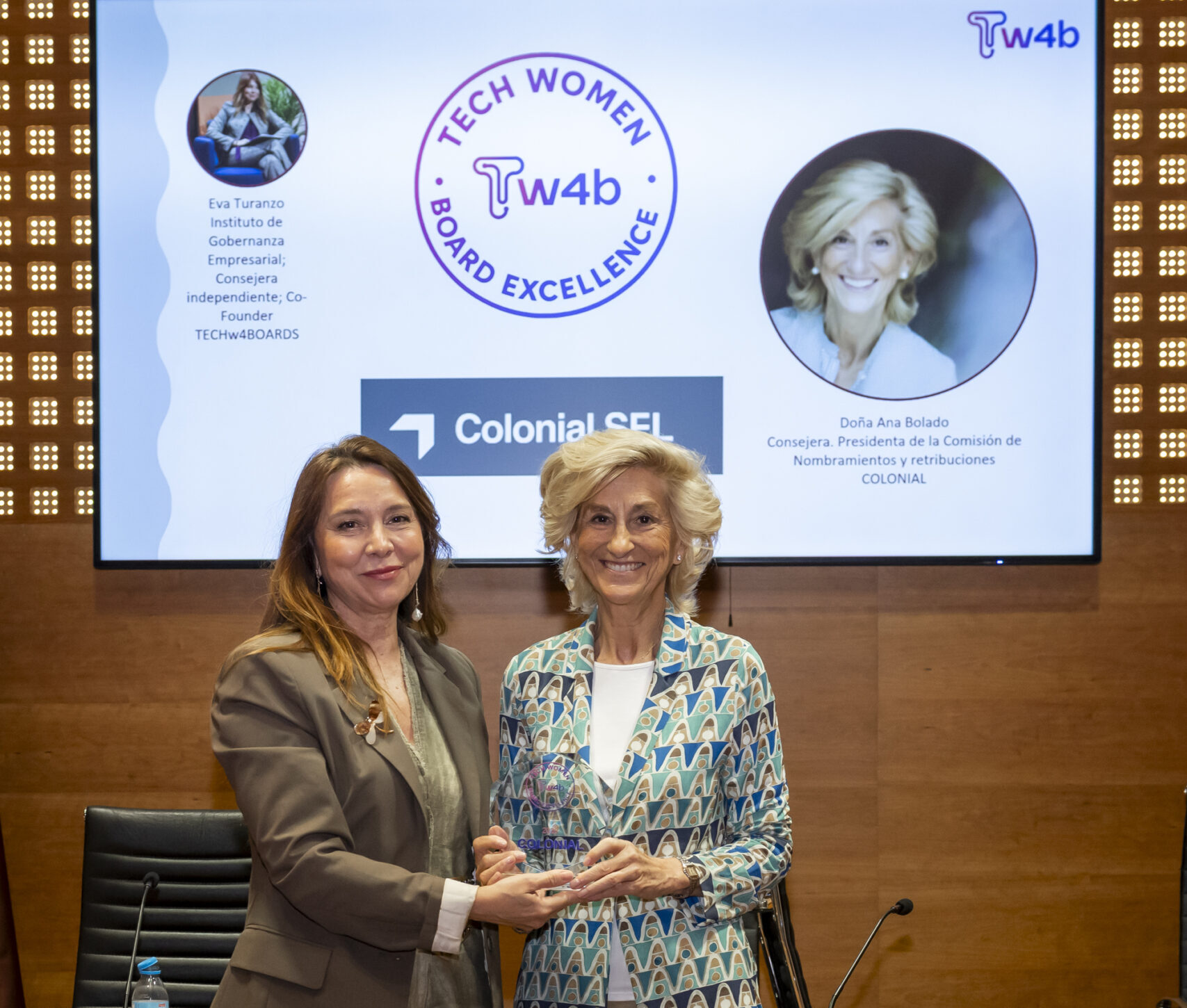 Concesión a Colonial del SELLO de Excelencia TechW4Boards 2026