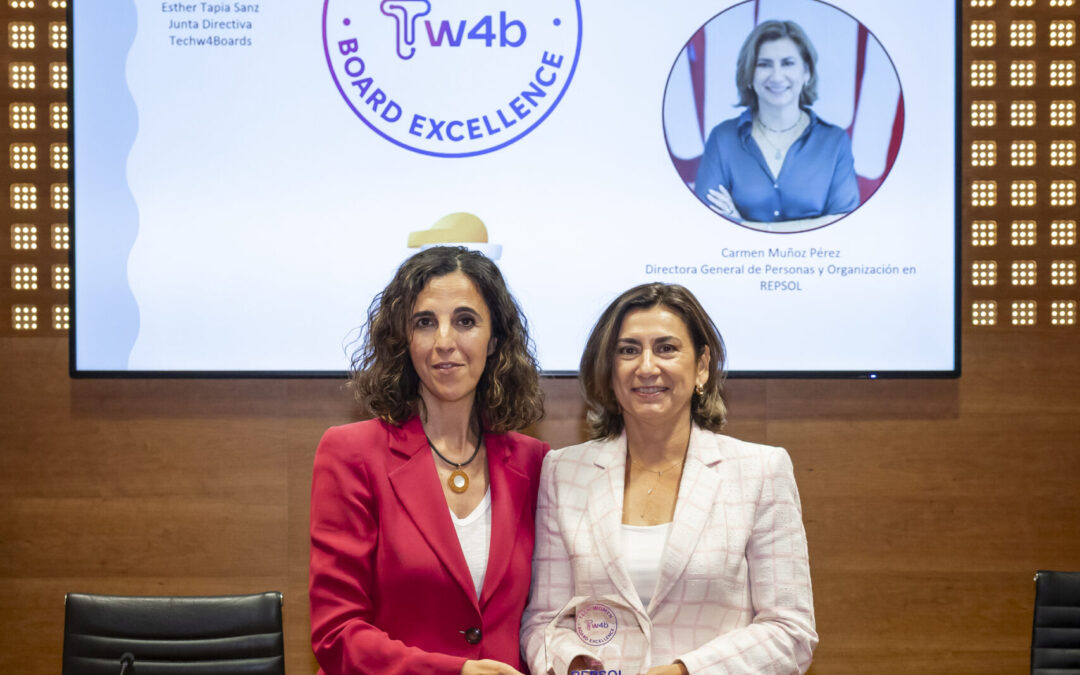 imagen de entrega del premio a Repsol